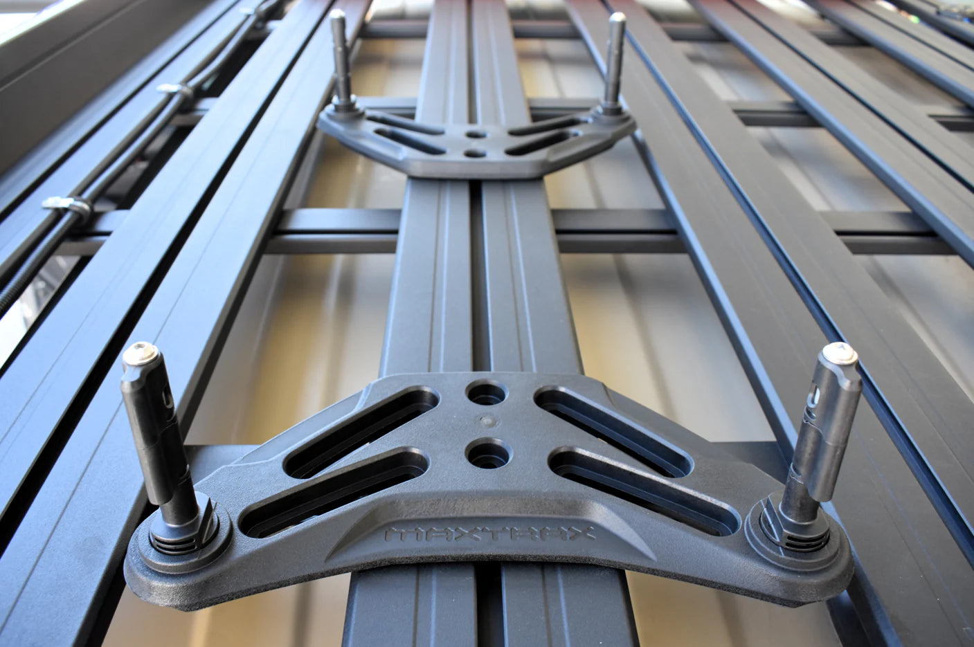 MAXTRAX Universal Flat Rack Mounting Kit MTXFRMMPSU